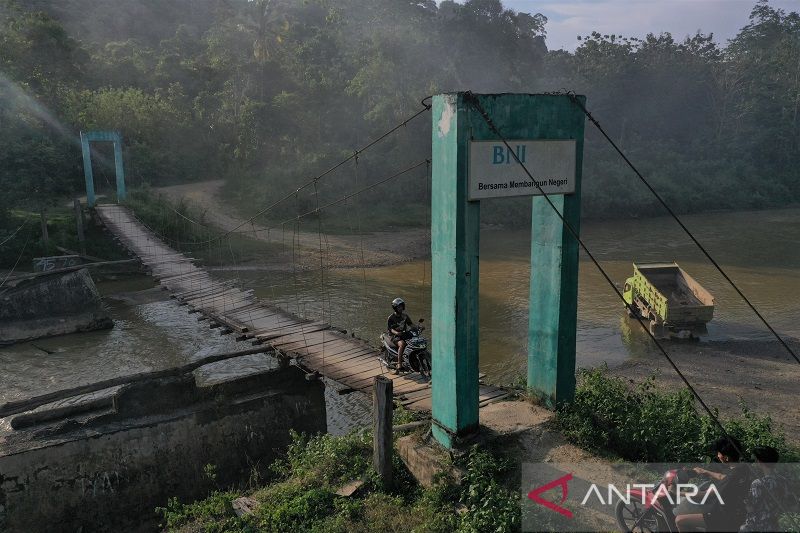 Jembatan Gantung Penghubung Antar Desa Di Konawe Antara News Sulawesi Tenggara Antara News 