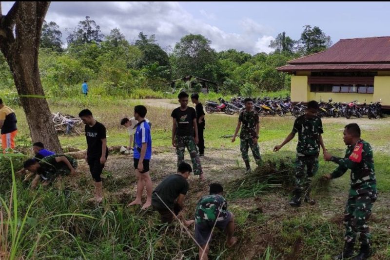TNI tanamkan semangat kebersamaan ke pelajar di batas RI-Malaysia