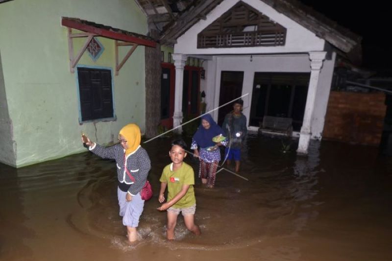 Banjir akibat sungai meluap di Lampung Selatan