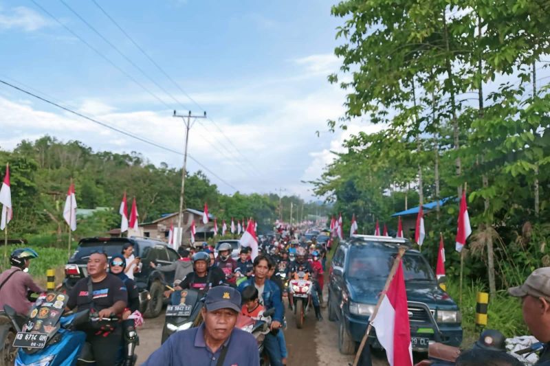 Kegiatan Merah Putih Tapal Batas Pecahkan Rekor MURI - ANTARA News ...