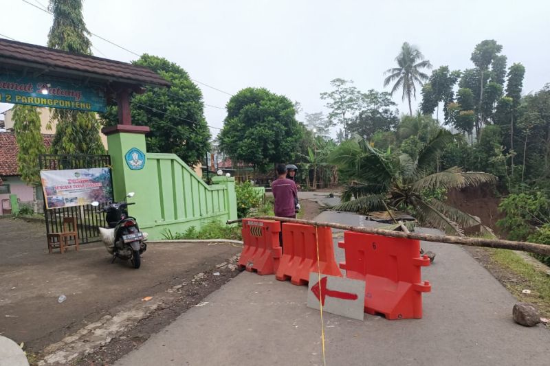 BPBD Tasikmalaya kosongkan sekolah karena terancam bahaya longsor susulan