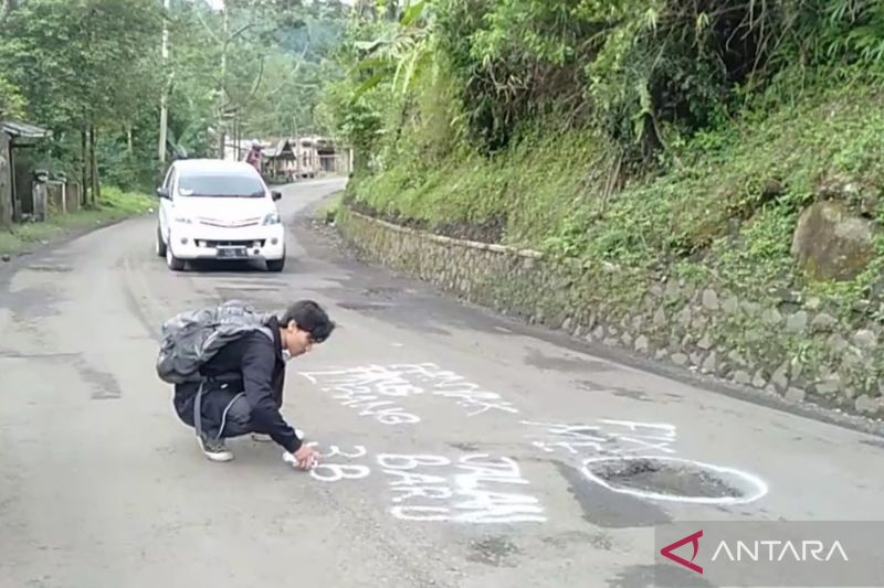 DPRD Cianjur minta Pemprov tegur dinas terkait jalan yang baru diperbaiki rusak lagi