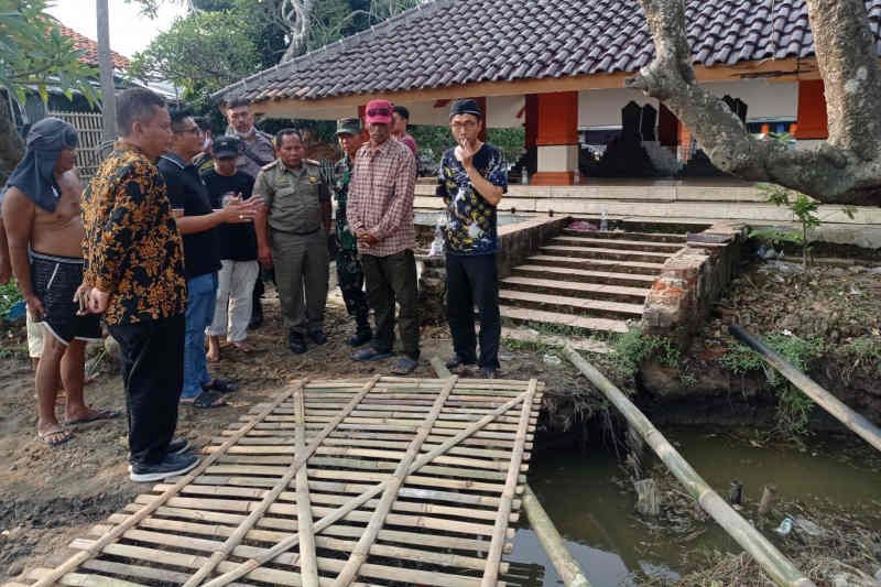 TACB Indramayu hentikan warga yang mencari harta karun di situs bersejarah