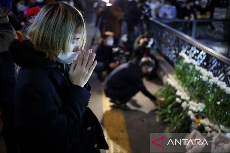 Tragedi Itaewon: Warga cari kerabat yang hilang, rencanakan pemakaman