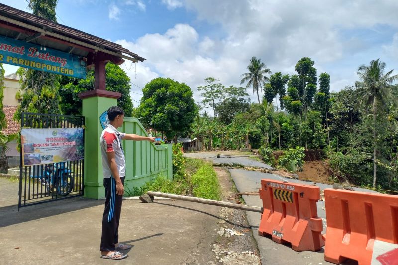 Disdik Tasikmalaya: Siswa SDN 2 tetap belajar di ruangan aman dari longsor