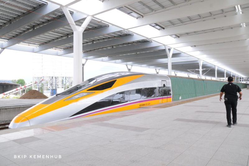 Menhub: Kereta Cepat Jakarta-Surabaya lintas selatan jadi rencana jangka panjang