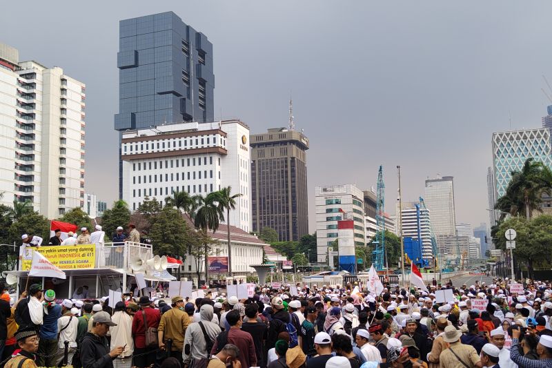 Doa Rathib Al-Hadad awali demo 411 di Jakarta