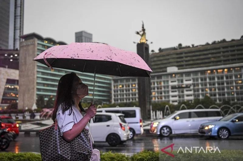 Sebagian wilayah Jakarta diguyur hujan pada Senin