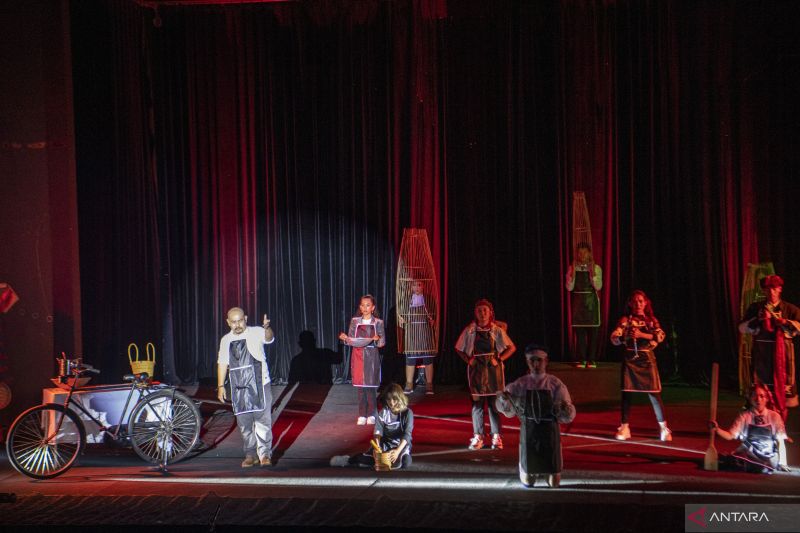 Teater Dapur Ibu dan Anak-anaknya