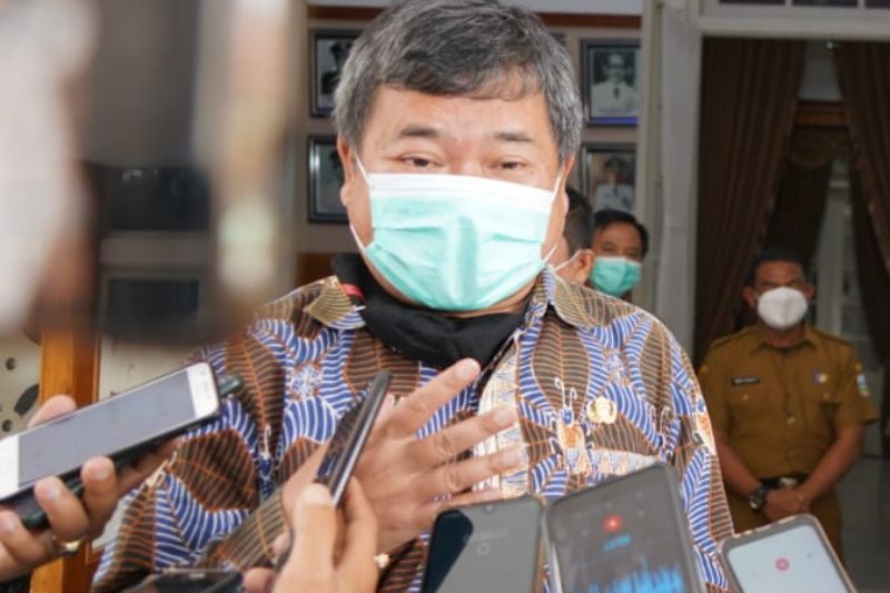 Bupati Garut minta warganya tetap waspada penularan COVID-19