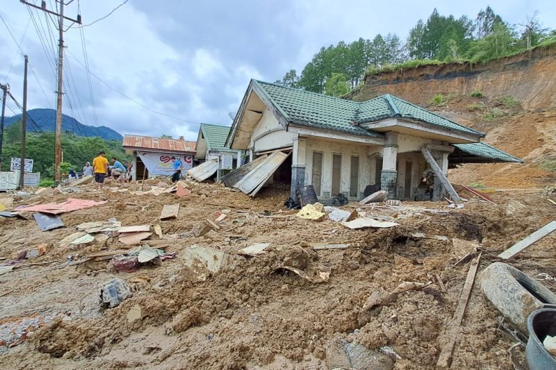 Longsor Aceh Tengah rusak empat rumah di Desa Uning