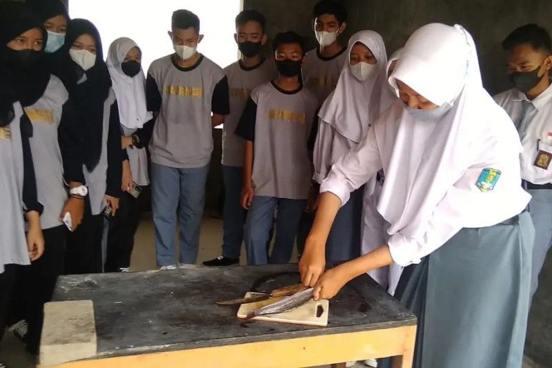 SMAN 1 Bantarujeg sukses kembangkan makanan olahan berbahan dasar lele