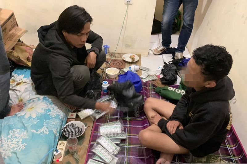 Polisi tangkap remaja pengedar obat keras ilegal di Sukabumi