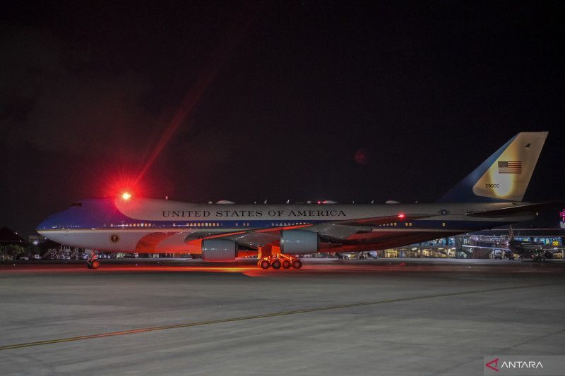 Pesawat Trump menuju Davos kembali ke AS karena masalah kelistrikan