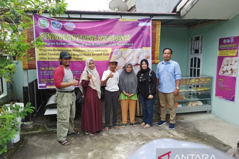 Pengabdian Masyarakat Unand Bantu Mesin Spinner untuk Perkuat Teknologi UKM Kerupuk Kulit "Rizky"