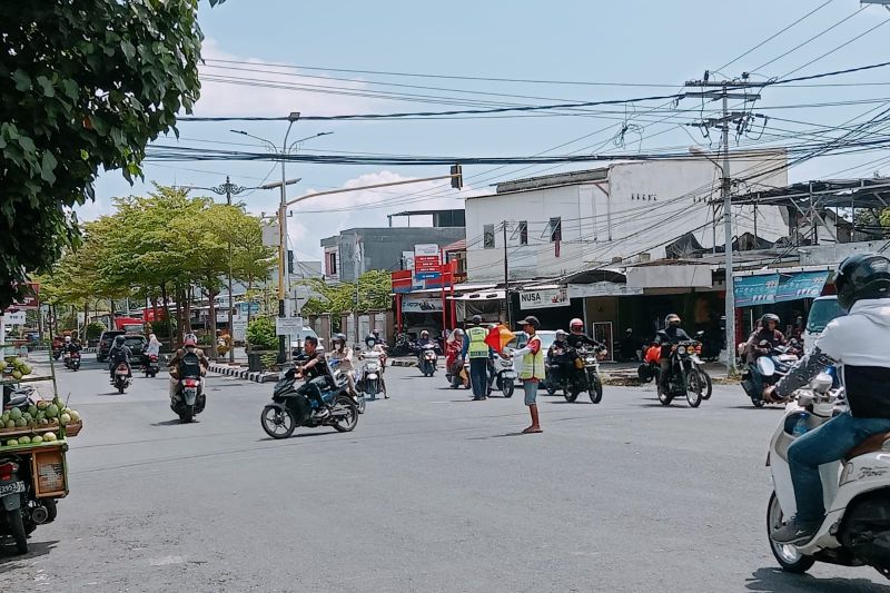 Asal usul nama 'Pak Ogah' sang pengatur jalan