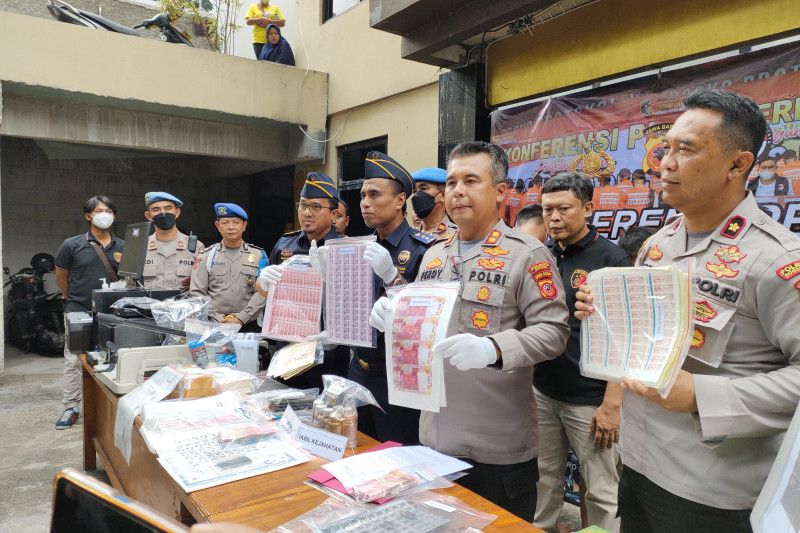 Polisi ringkus 4 tersangka pengedar dan pembuat uang palsu di Bogor Timur