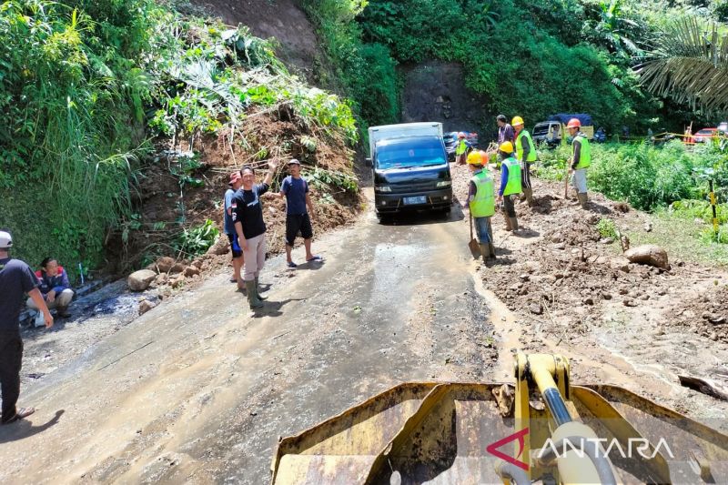 Jalan penghubung Bandung-Cianjur dapat dilalui kendaraan searah