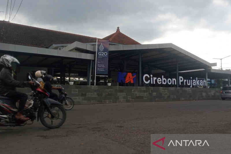 KAI Cirebon tambah petugas CSM di stasiun selama Natal dan Tahun Baru