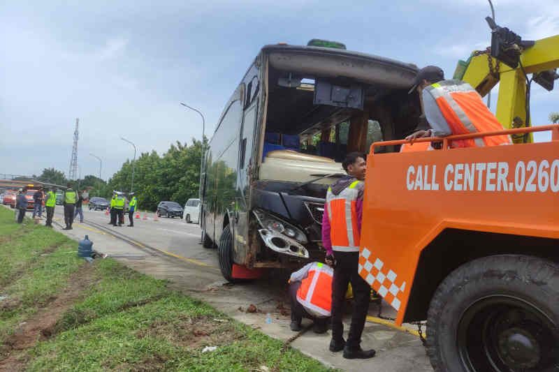 Bus peziarah asal Banten kecelakaan di Tol Cipali KM 188, semua penumpang selamat