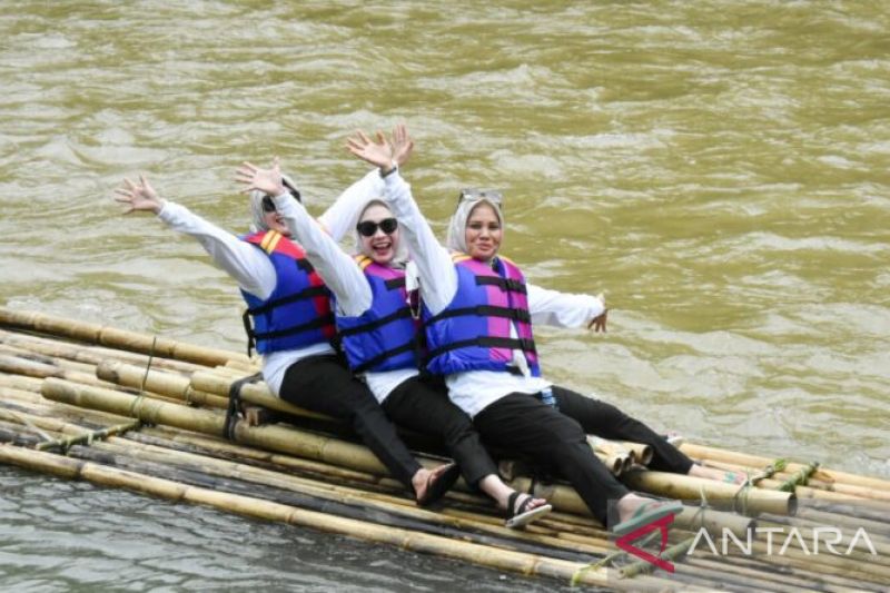 Gatriwara Kalsel "sibak' objek wisata Loksado Meratus