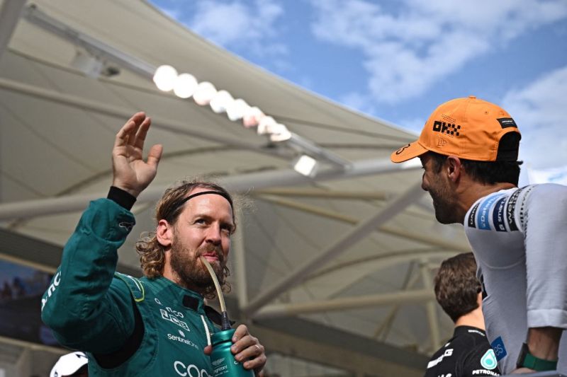 Sebastian Vettel pamitan dari Formula 1, Lewis Hamilton jaga asa