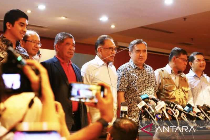 Anwar Ibrahim beri keterangan pers