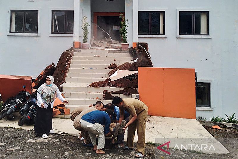 Operator telekomunikasi masih normalisasi jaringan yang terdampak gempa Cianjur