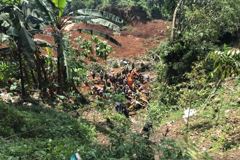 14 jenazah ditemukan di longsoran gempa jalur Cianjur-Cipanas, sebut KSAD