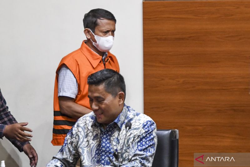 Ketua Harian PAN Subang Suherlan didakwa terima suap Rp4,5 miliar dan 33.500 dolar AS