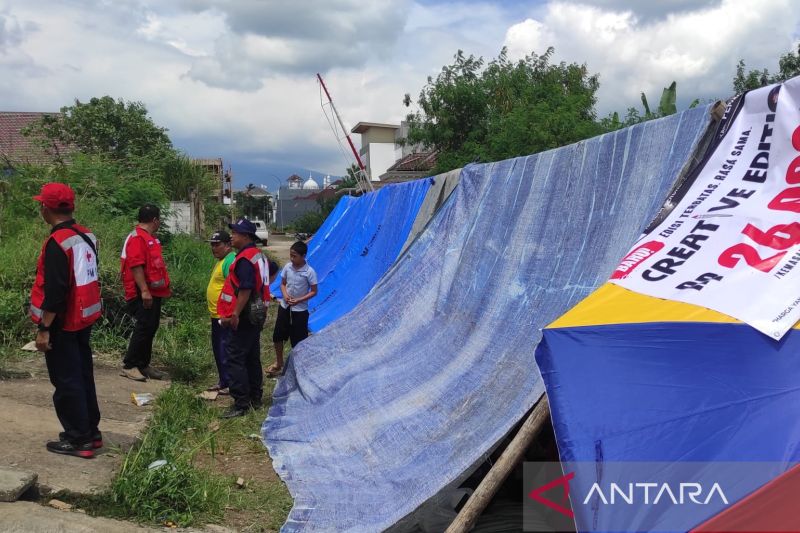 Bupati Cianjur minta warga yang rumahnya rusak mengungsi di tempat aman pada malam hari