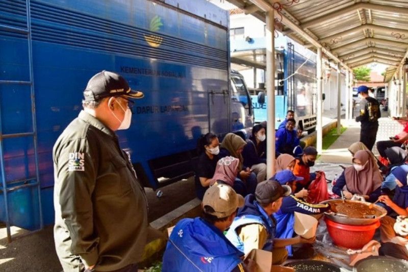 Bantuan sandang pangan senilai Rp451 juta disalurkan Dinsos Jabar bagi korban gempa Cianjur