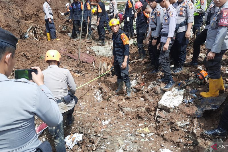 16 anjing K-9 dikerahkan Polri cari korban gempa di Cianjur