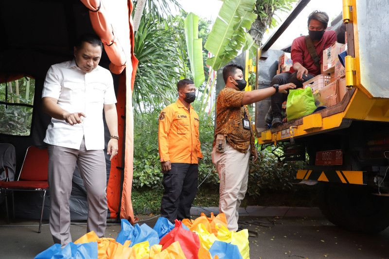 Pemkot Surabaya kirim 1.000 paket sembako bagi korban gempa di Cianjur