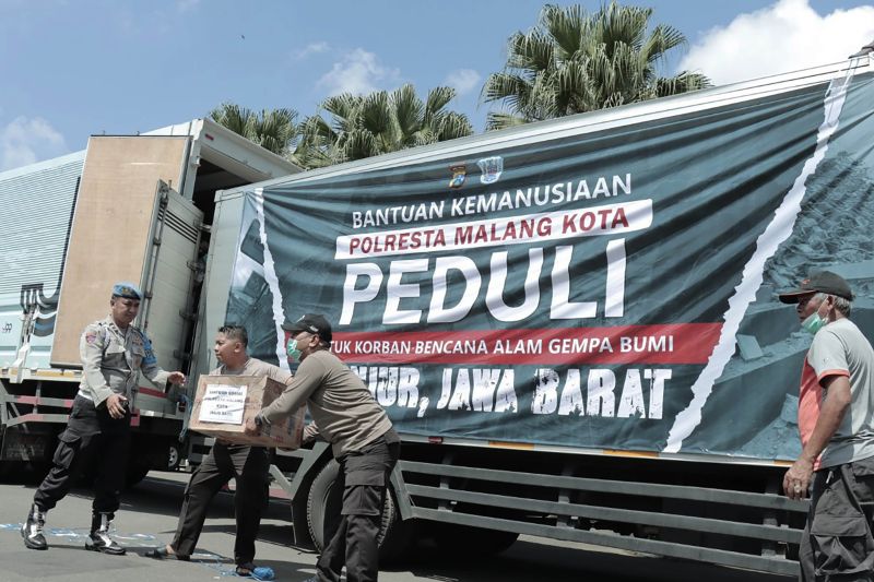 Polresta Malang Kota salurkan paket bantuan untuk korban gempa Cianjur