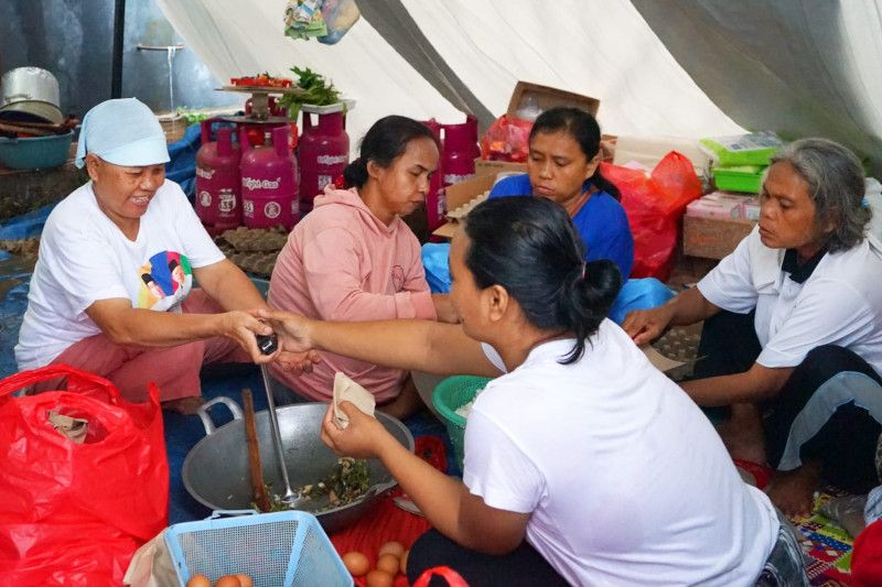 Pertamina Peduli salurkan 100 tabung LPG Bright Gas untuk operasional dapur umum di Posko Cianjur