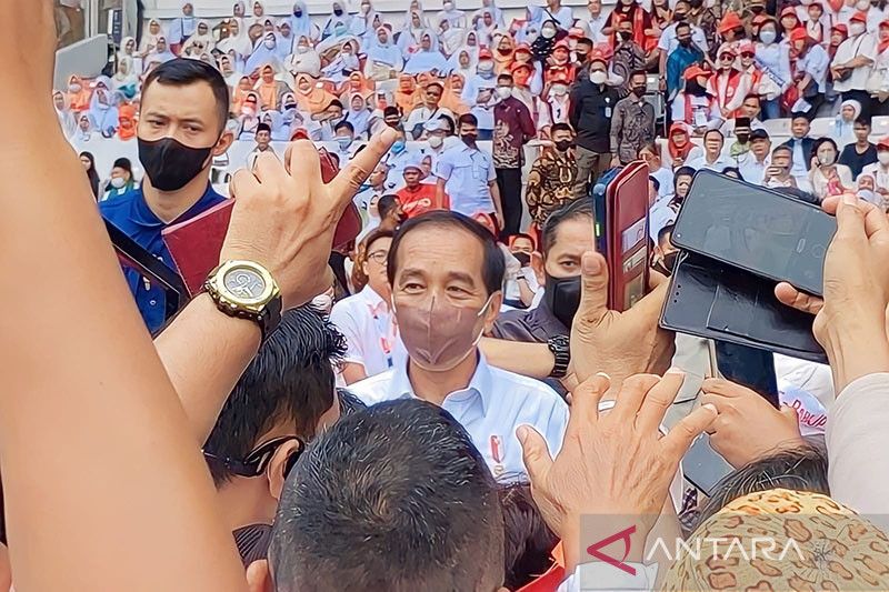 Jokowi ajak relawannya mengheningkan cipta bagi korban gempa Cianjur