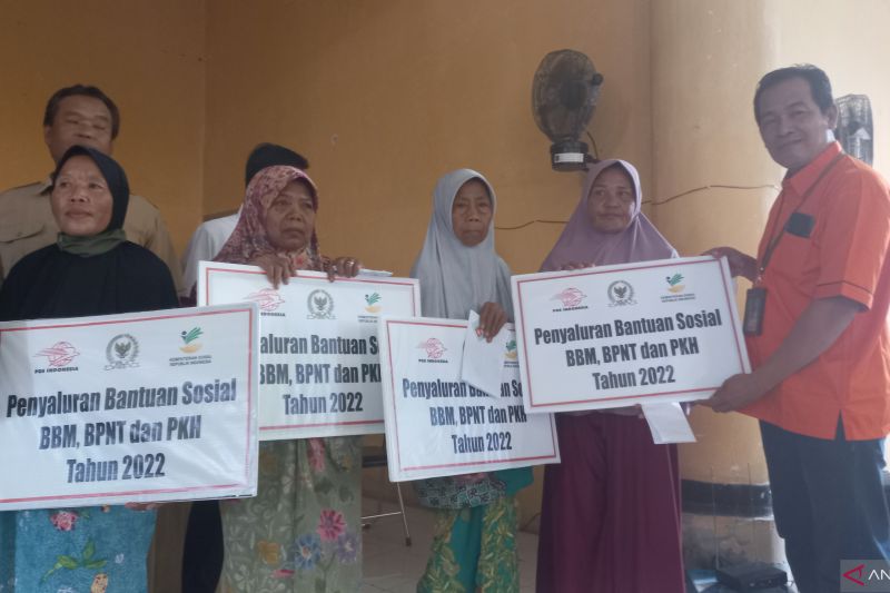 Pos Indonesia salurkan bansos Kemensos tahap empat di Lombok Tengah