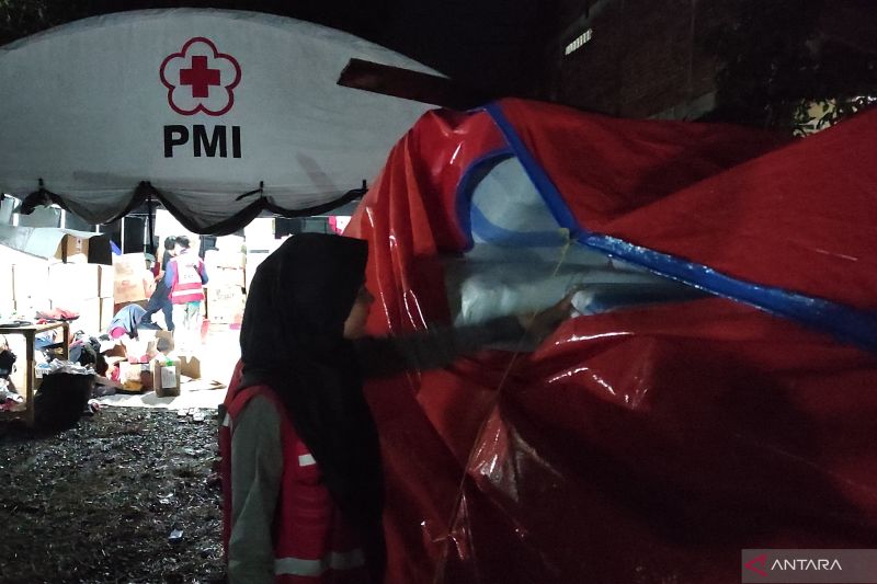 Mufidah Jusuf Kalla kirim 20 ribu sarung untuk pengungsi di Cianjur