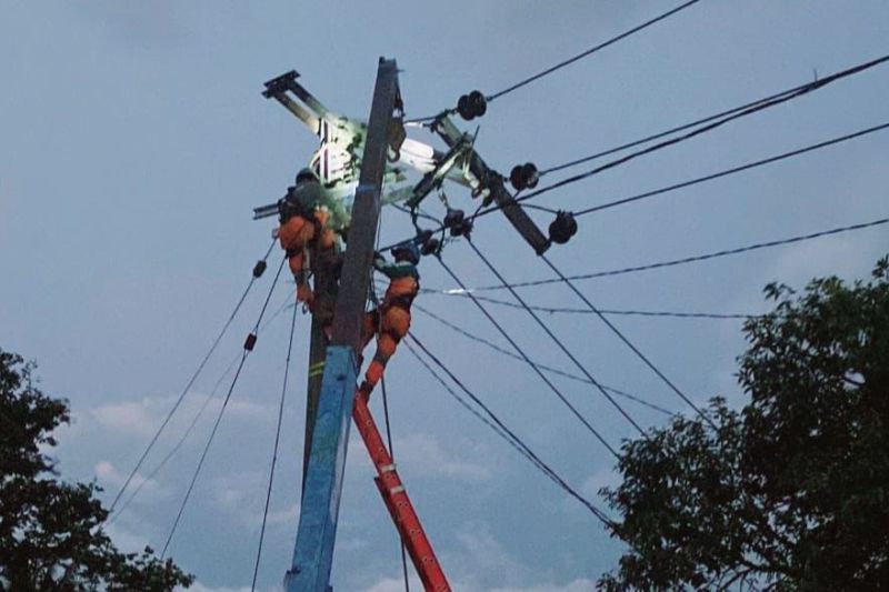 Spektrum - Kisah petugas PLN Cianjur tetap tunaikan tugas walau rumah hancur