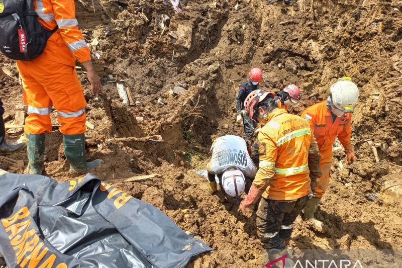 2 jenazah korban gempa Cianjur kembali ditemukan dari dalam tanah setebal 7 meter