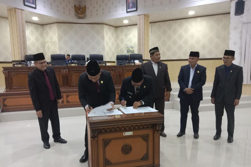 DPRD bersama Pemkab Agam sahkan APBD 2023 sebesar Rp1,56 triliun