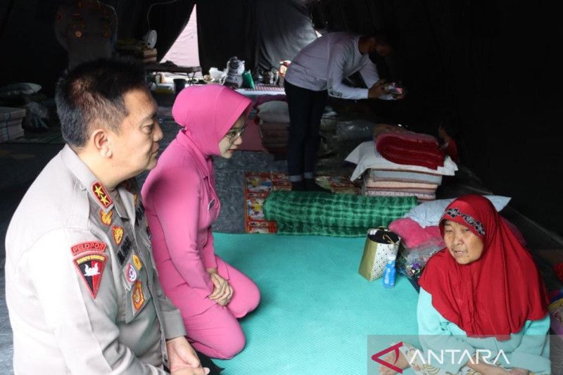 Polda Riau distribusikan bantuan untuk korban gempa di Cianjur