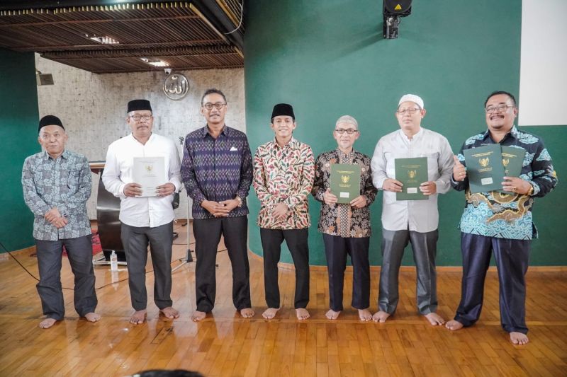 Wamen ATR/BPN berikan sertifikat RS Muhammadiyah-Masjid Persis Bandung