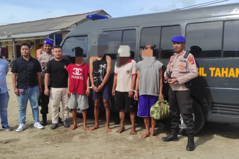 Polres Pandeglang tangkap lima pelaku bom Ikan di Ujung Kulon