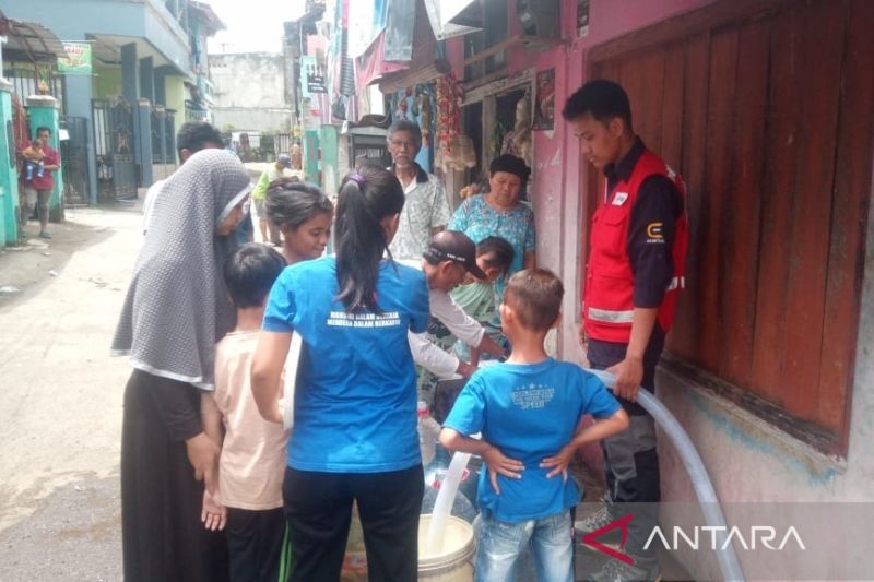PMI fokuskan pendistribusian air bersih  ke 112 titik pengungsian di Cianjur