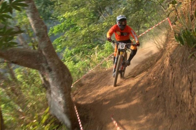 193 pebalap bersaing di seri pamungkas 76 Indonesian Downhill 2022