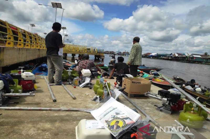 Kementerian ESDM bagikan 215 mesin perahu BBG ke nelayan di Kobar