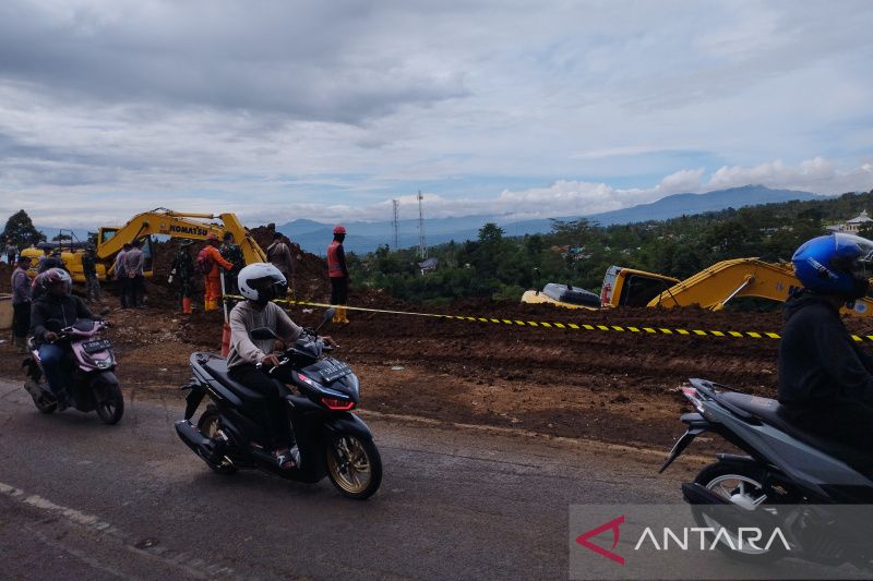 Polisi rekayasa jalur kendaraan antisipasi macet di lokasi gempa Cianjur