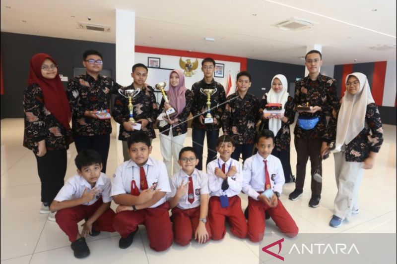 Peragaan “soccer robot IoT” di sekolah Indonesia di Johor Bahru